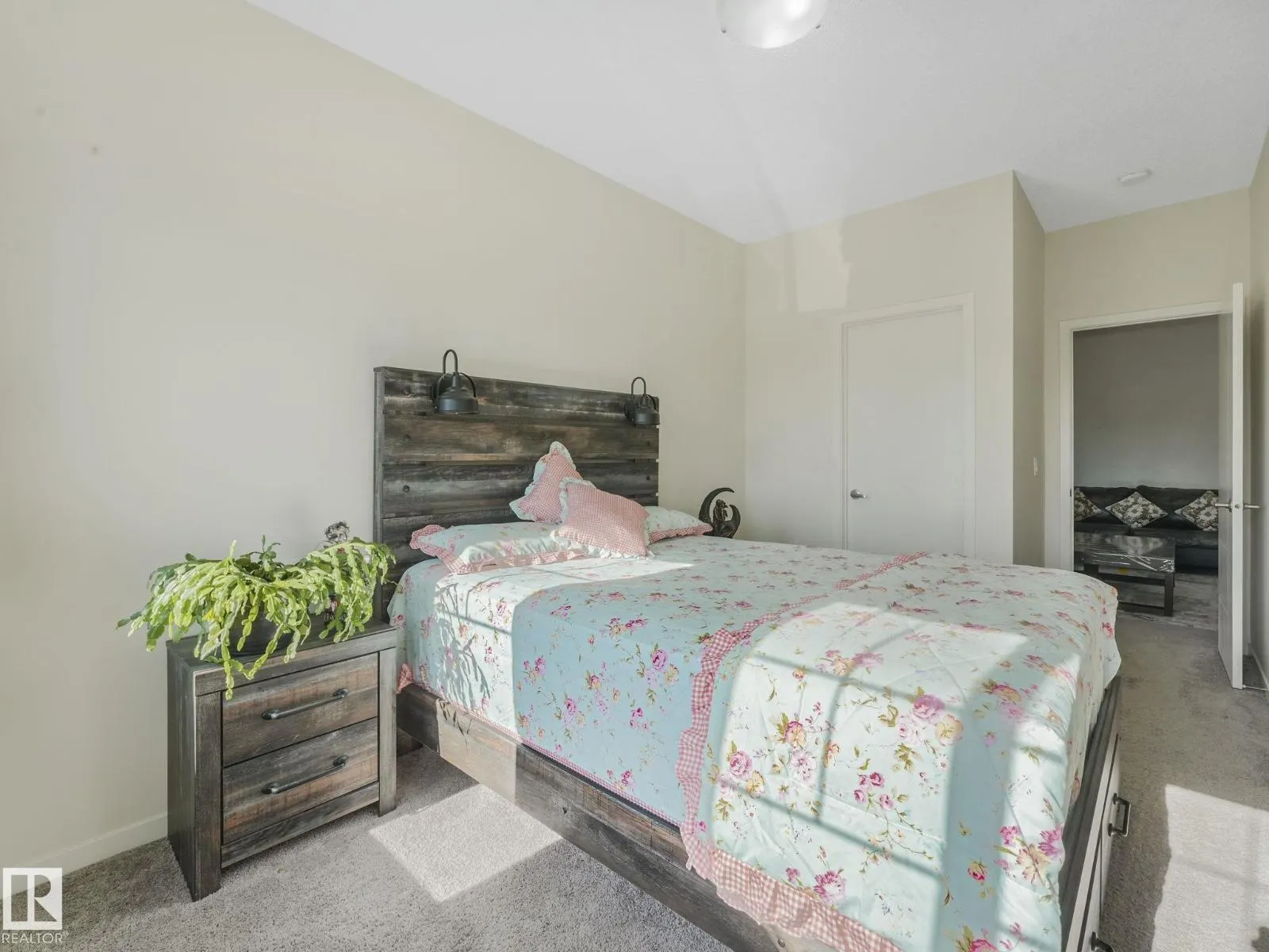 1224 25 AV NW