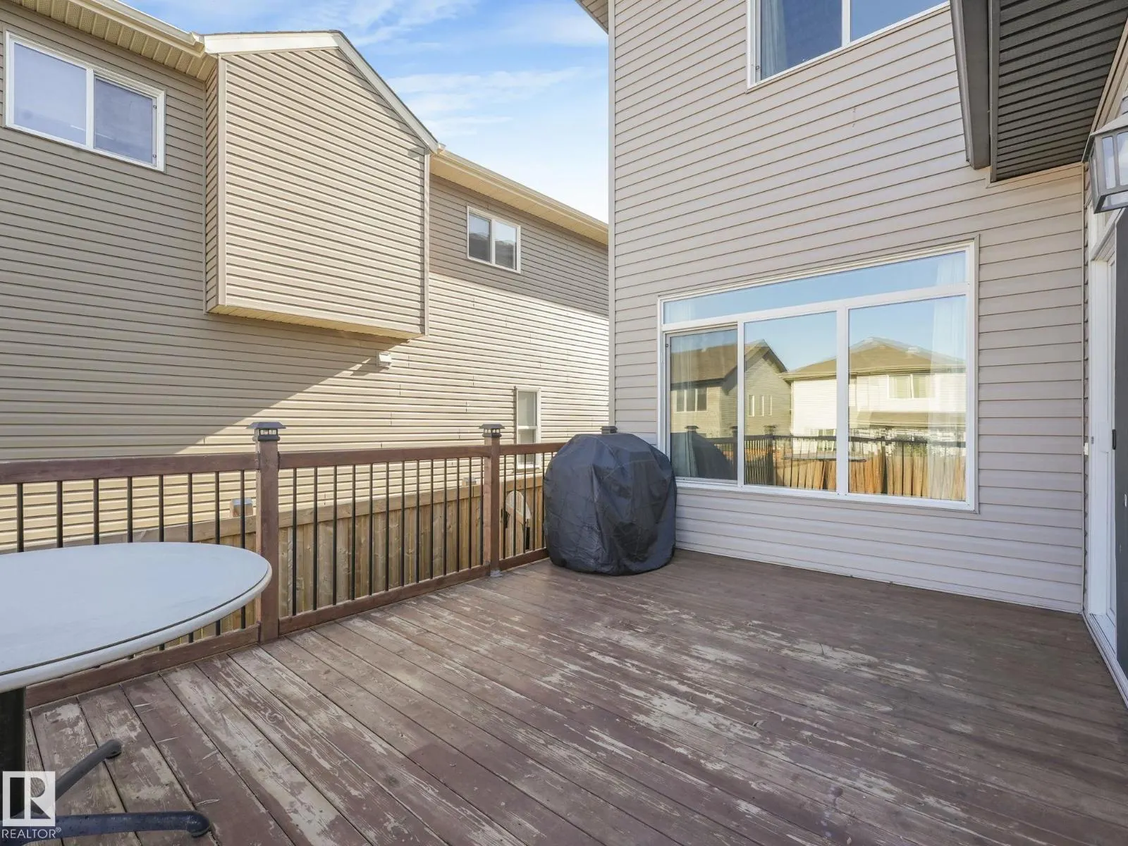 1224 25 AV NW
