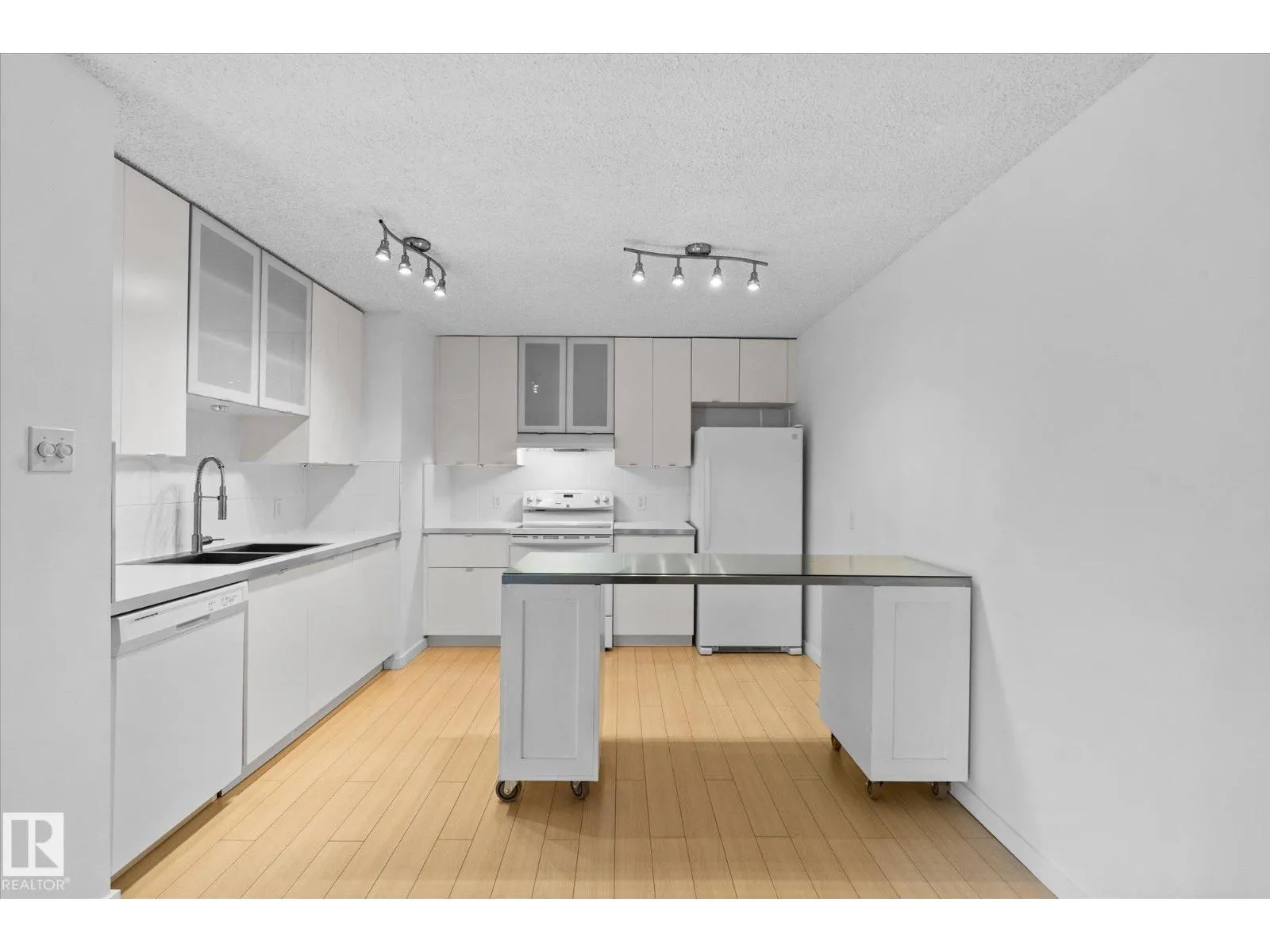 #104 10175 114 ST NW
