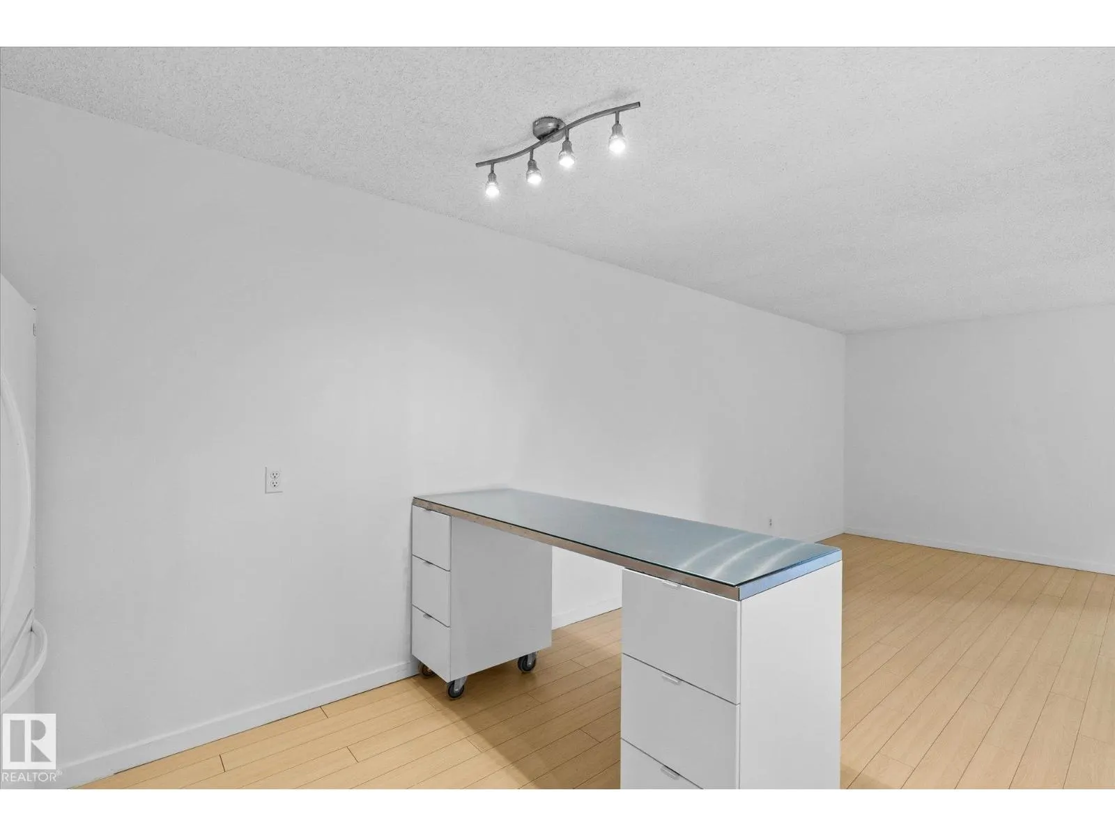 #104 10175 114 ST NW