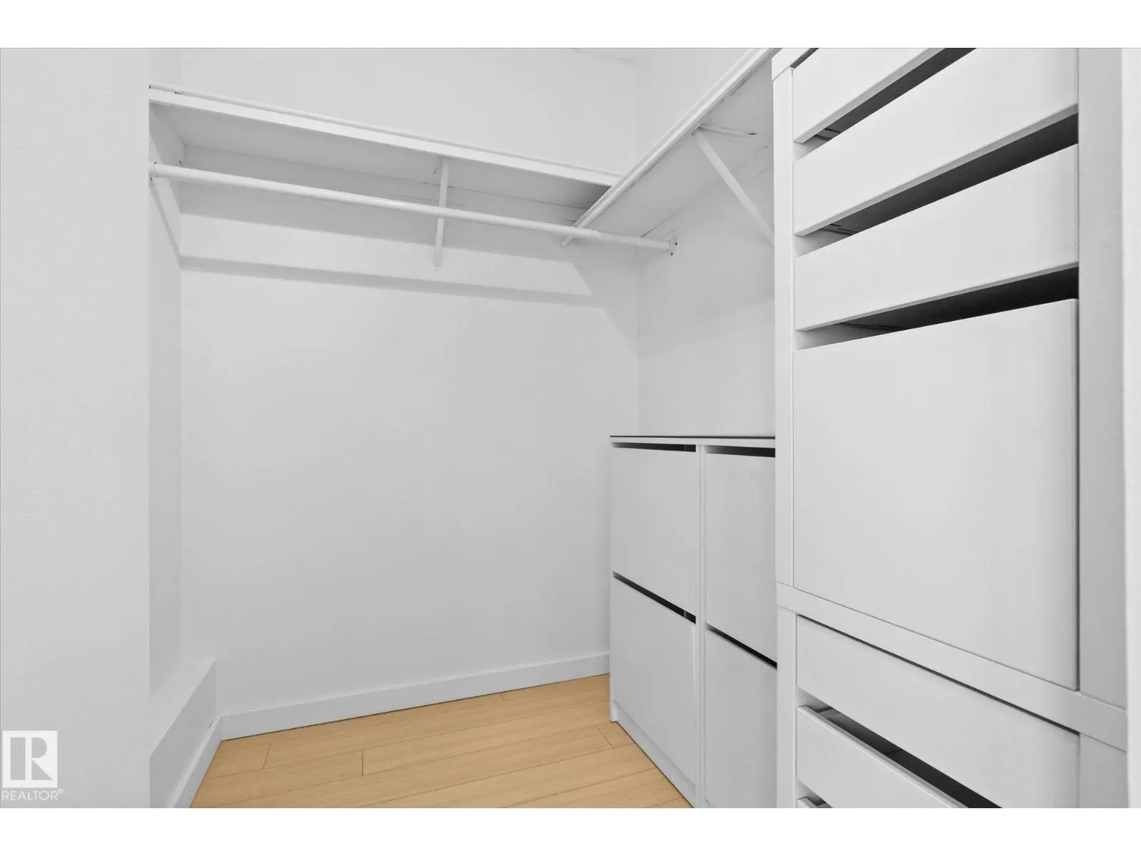 #104 10175 114 ST NW