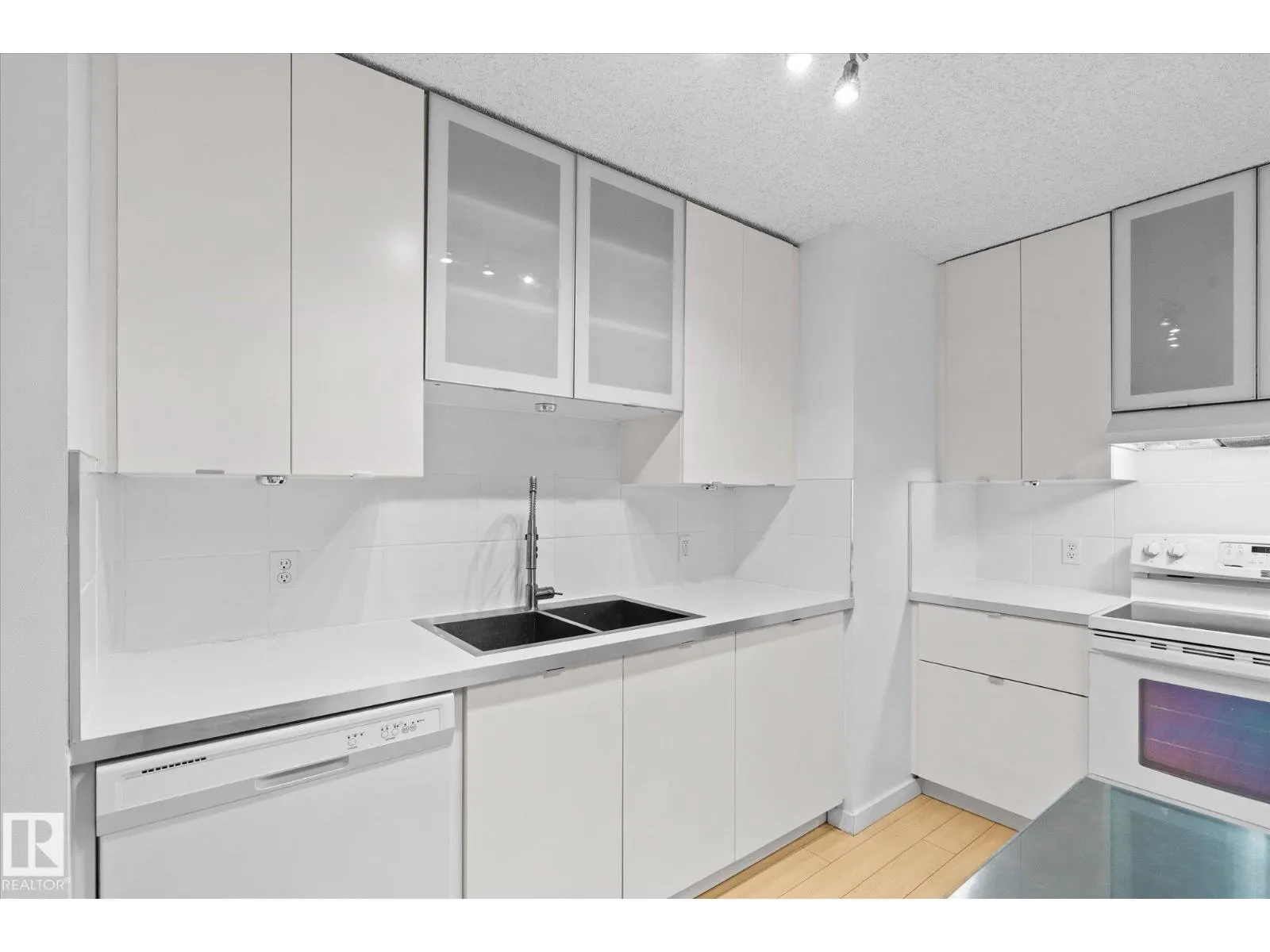 #104 10175 114 ST NW