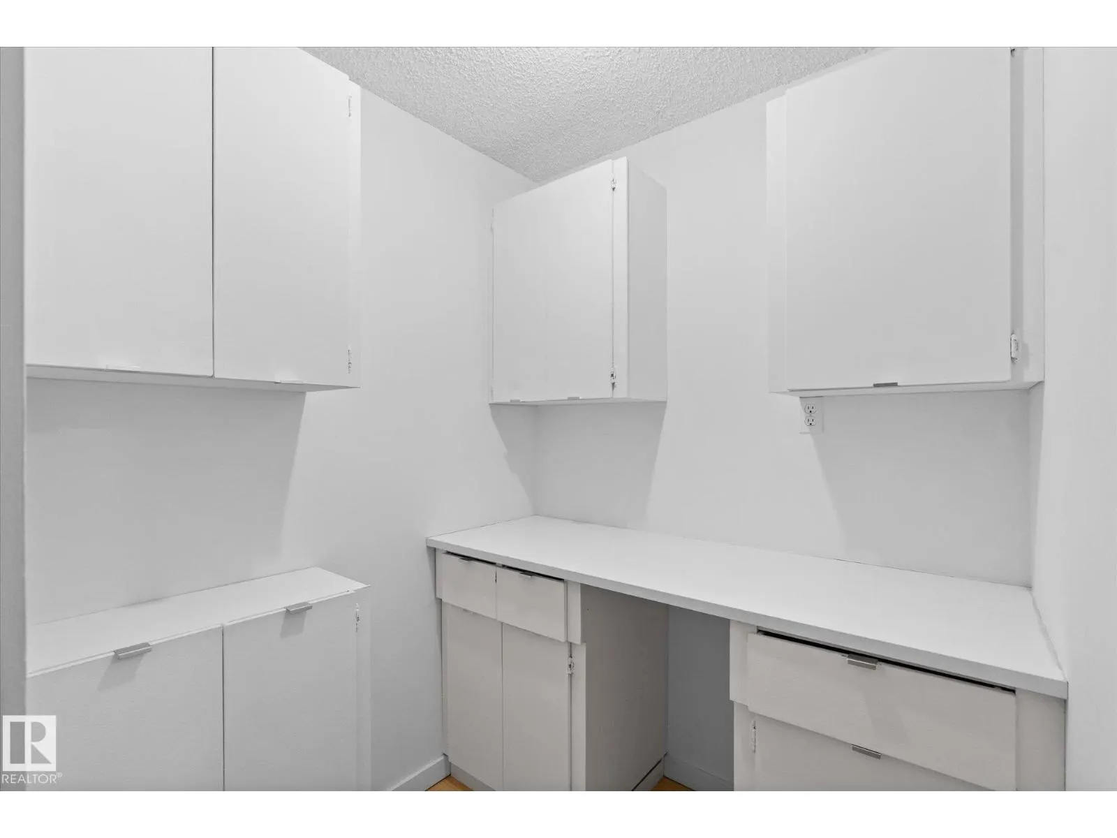 #104 10175 114 ST NW
