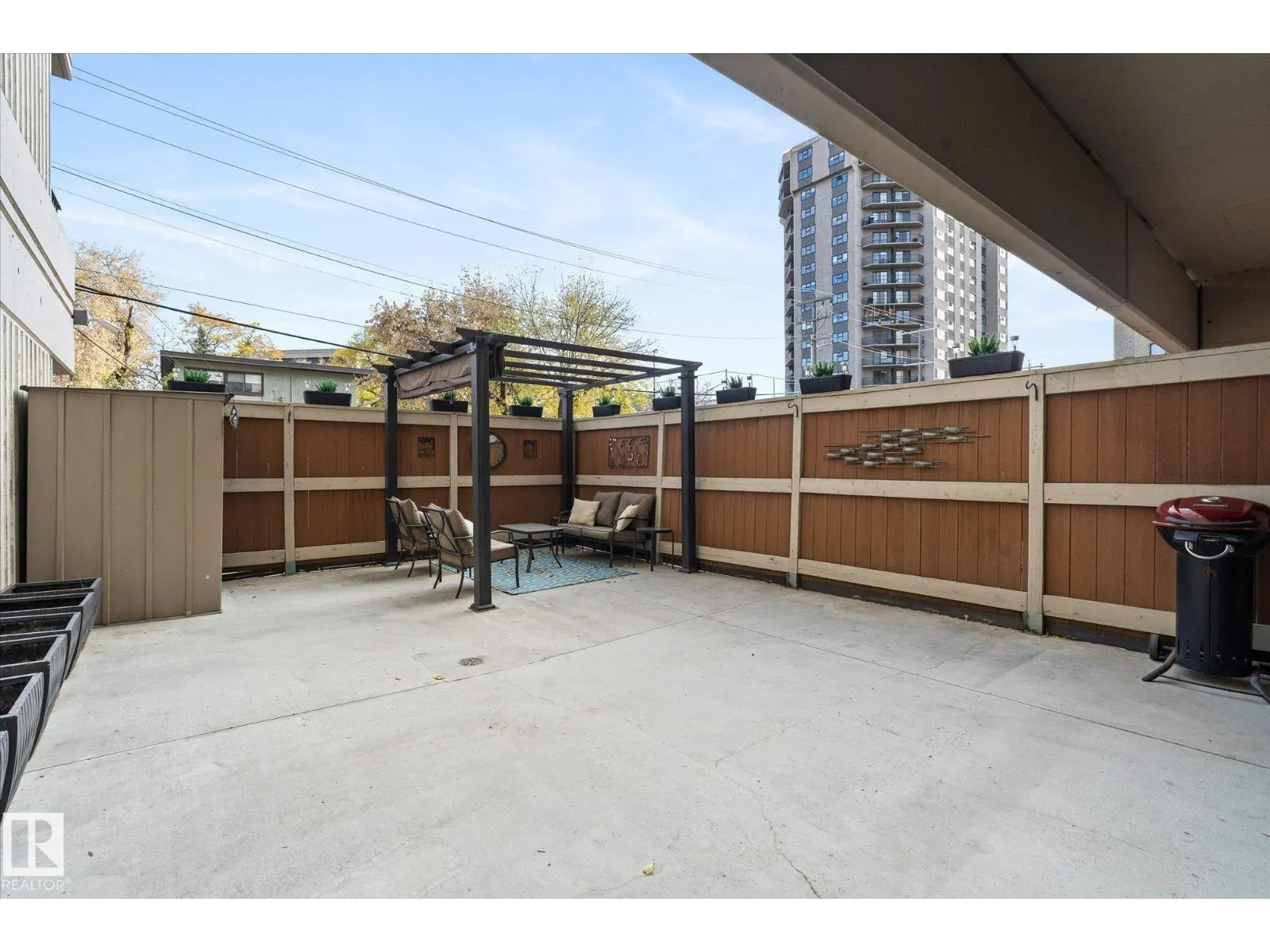 #104 10175 114 ST NW