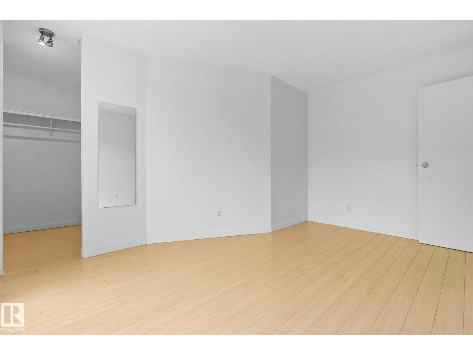 #104 10175 114 ST NW