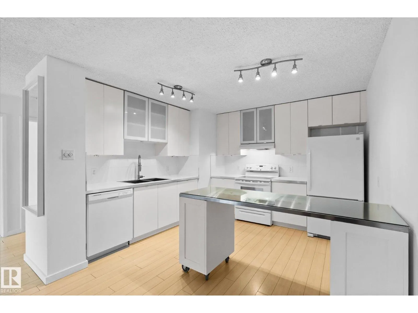 #104 10175 114 ST NW
