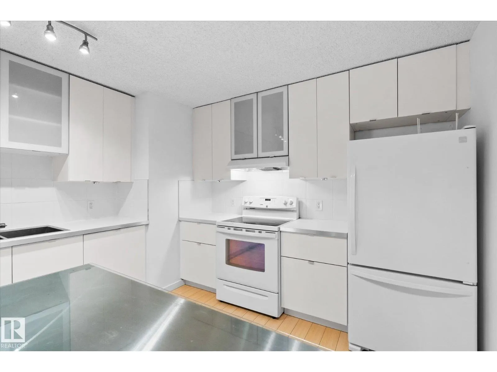 #104 10175 114 ST NW