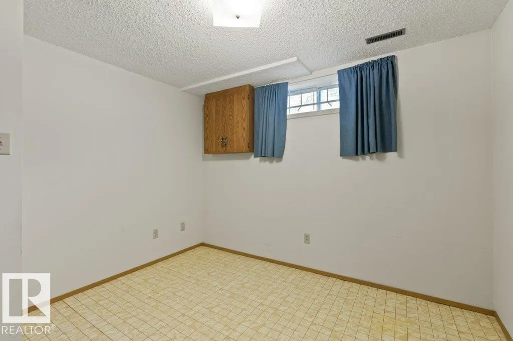 10646 153 AV NW