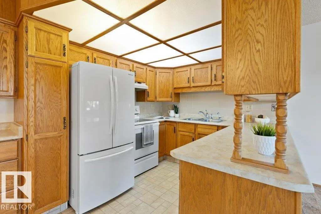 10646 153 AV NW