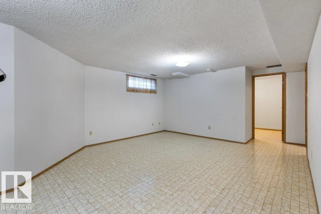 10646 153 AV NW
