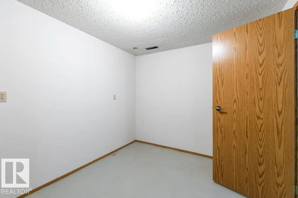 10646 153 AV NW
