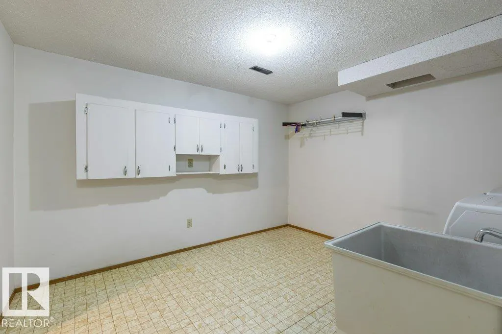 10646 153 AV NW