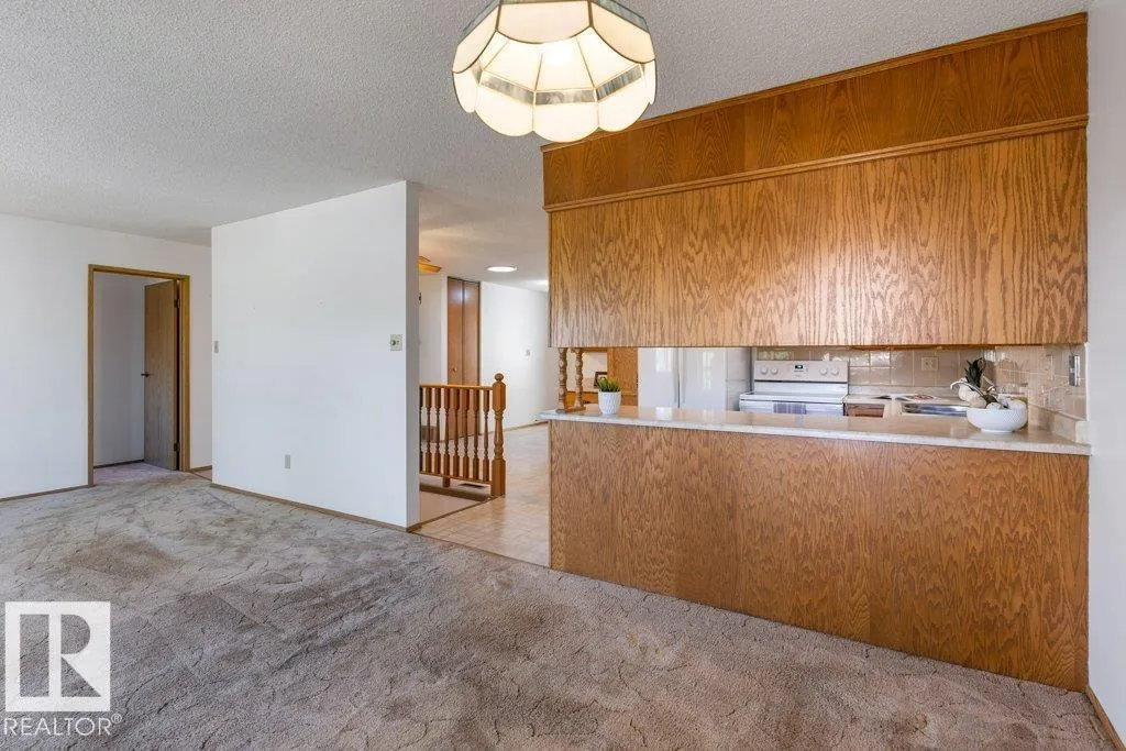 10646 153 AV NW