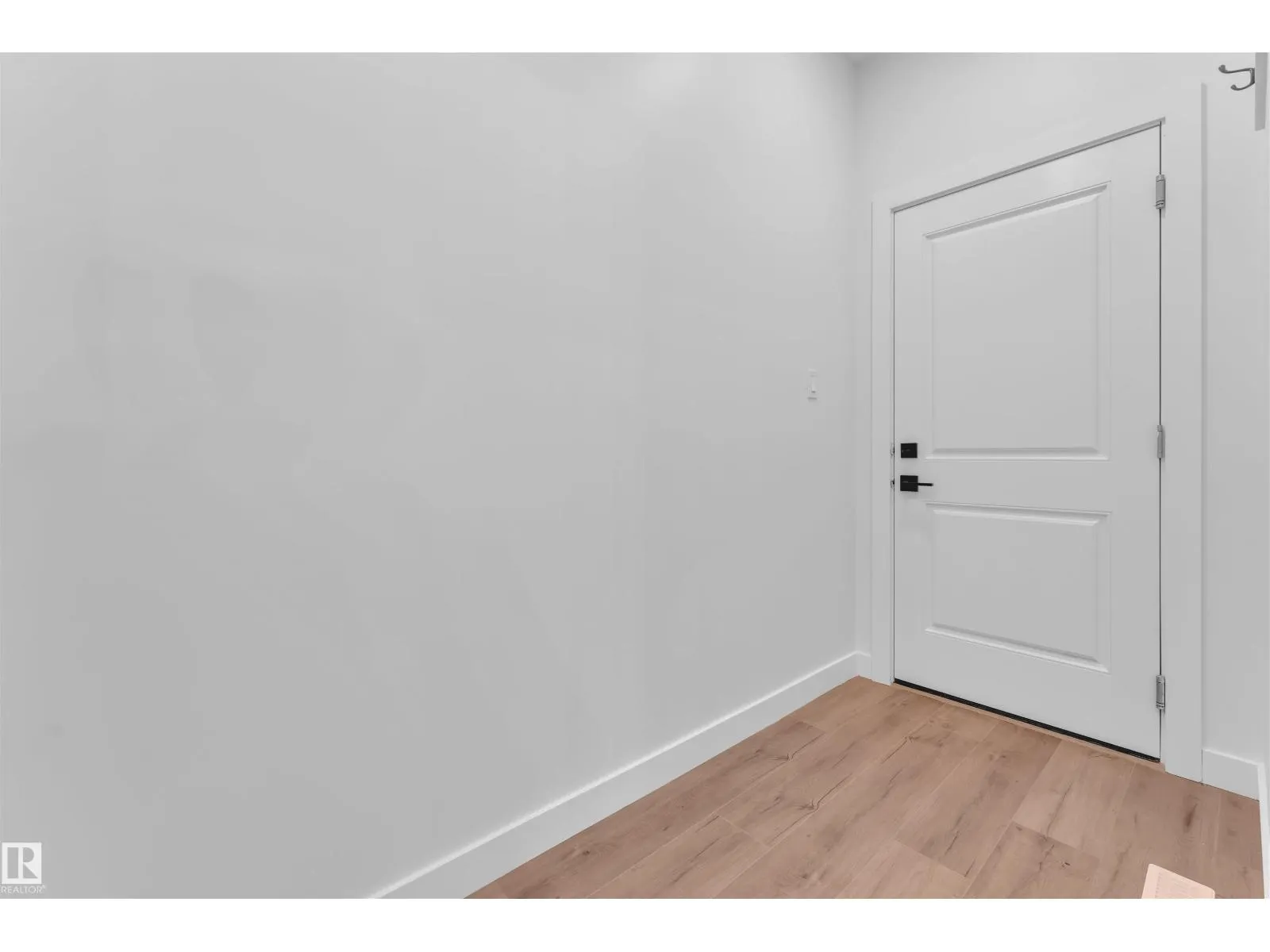 48 HAZELWOOD LN