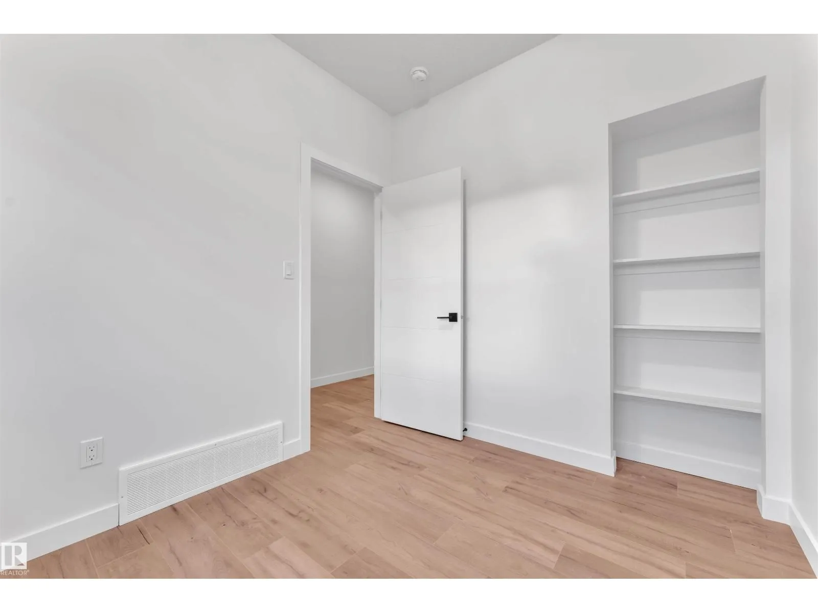 48 HAZELWOOD LN