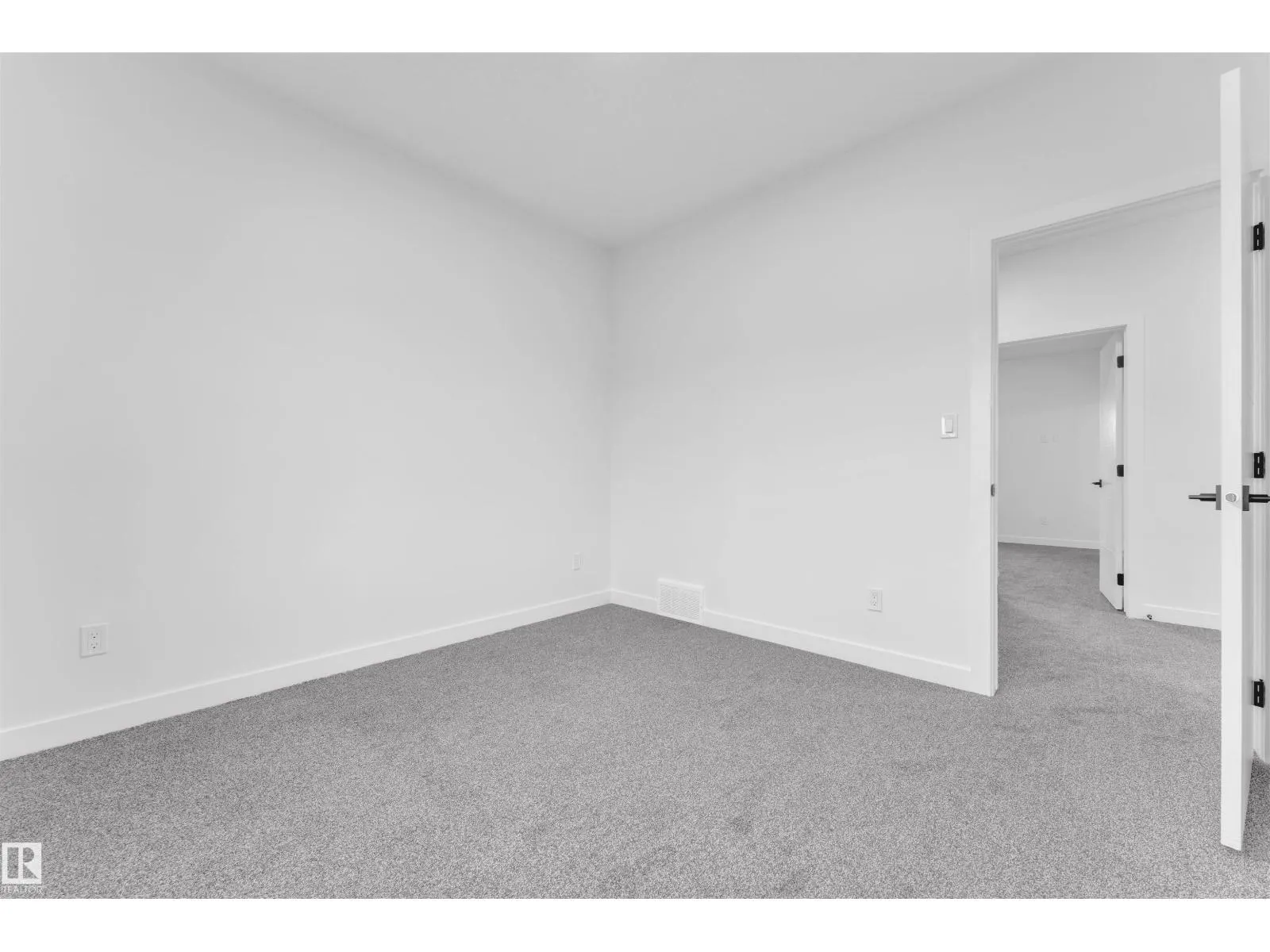 48 HAZELWOOD LN
