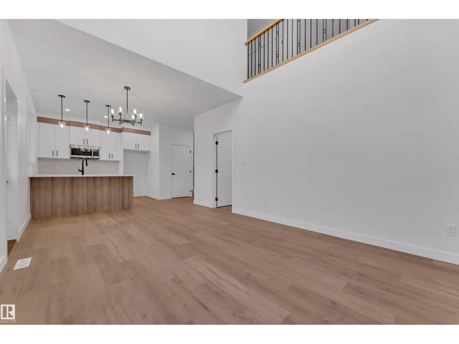 48 HAZELWOOD LN
