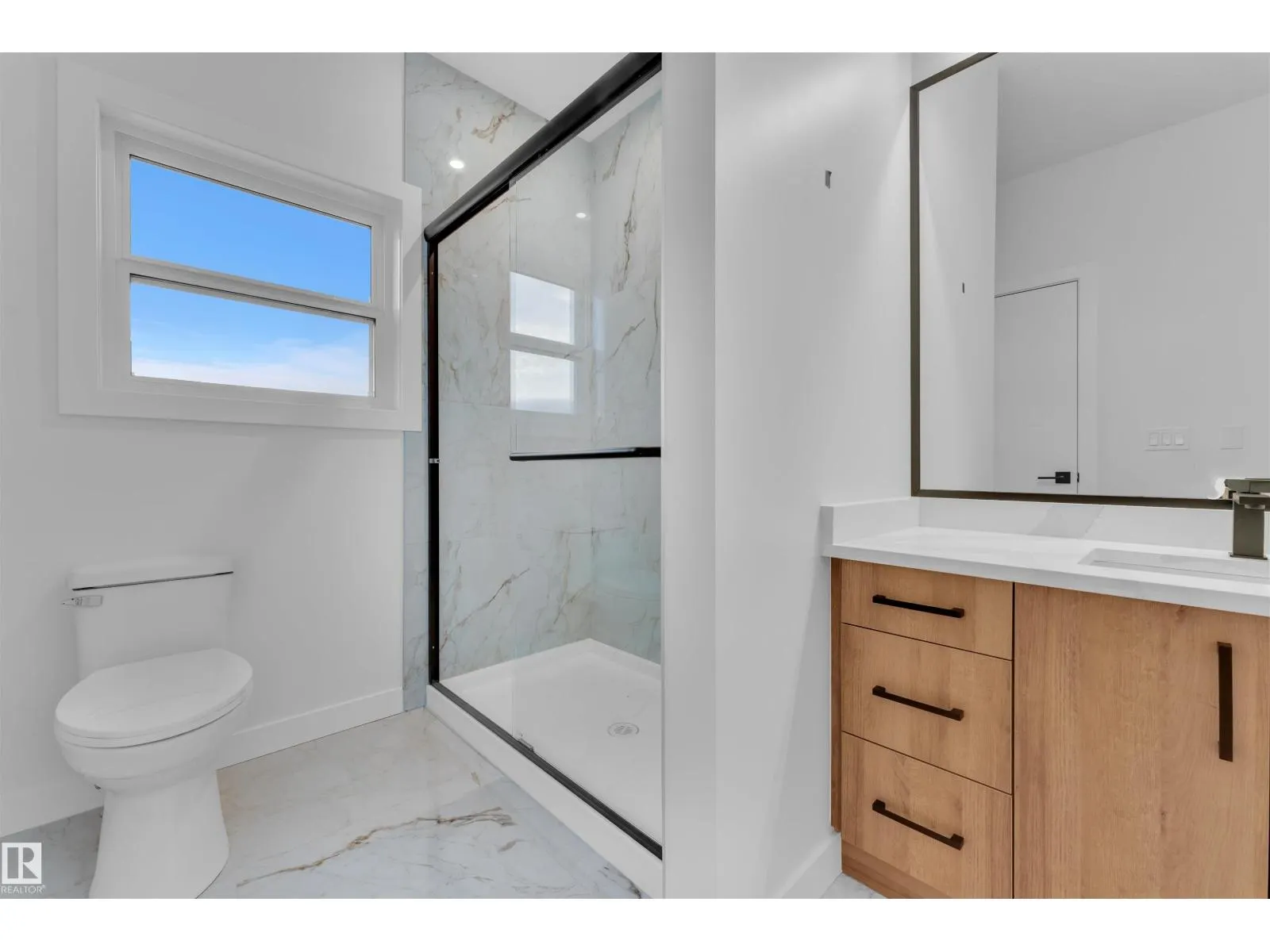 48 HAZELWOOD LN