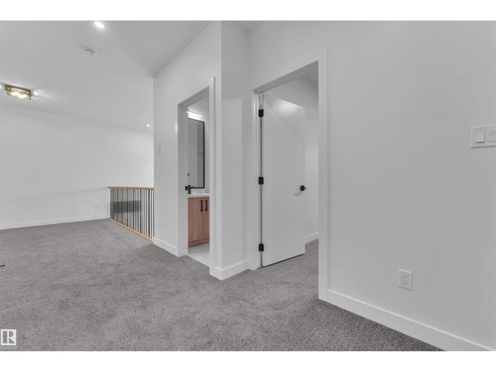 48 HAZELWOOD LN