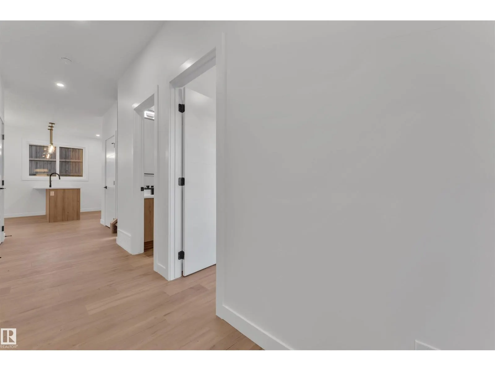 48 HAZELWOOD LN