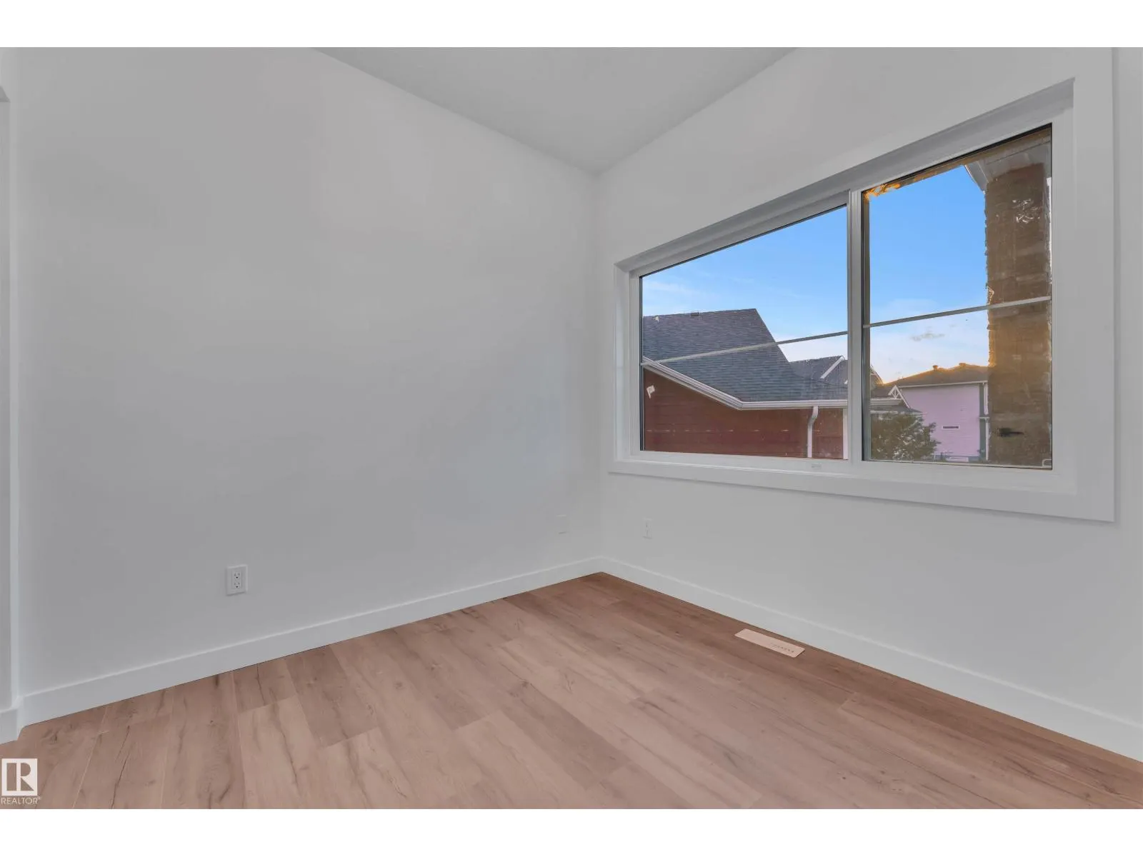 48 HAZELWOOD LN