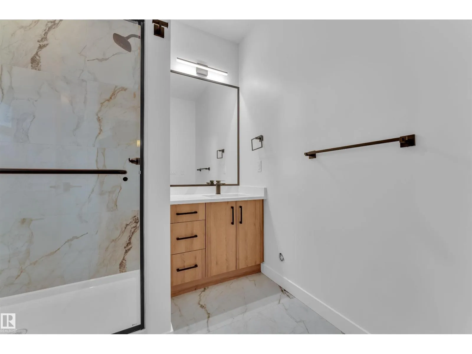 48 HAZELWOOD LN