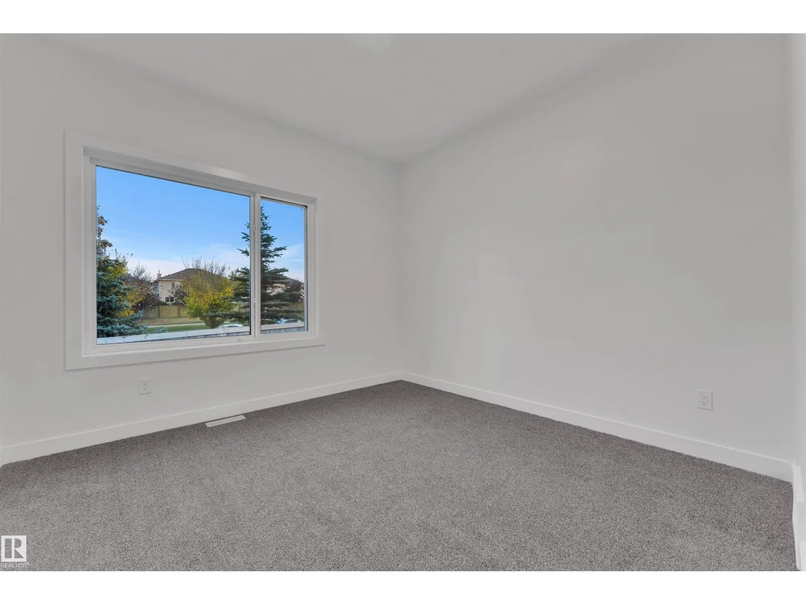 48 HAZELWOOD LN