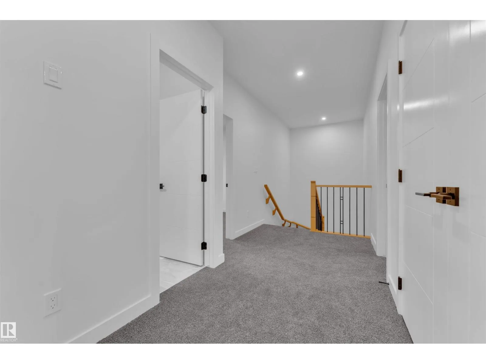 48 HAZELWOOD LN