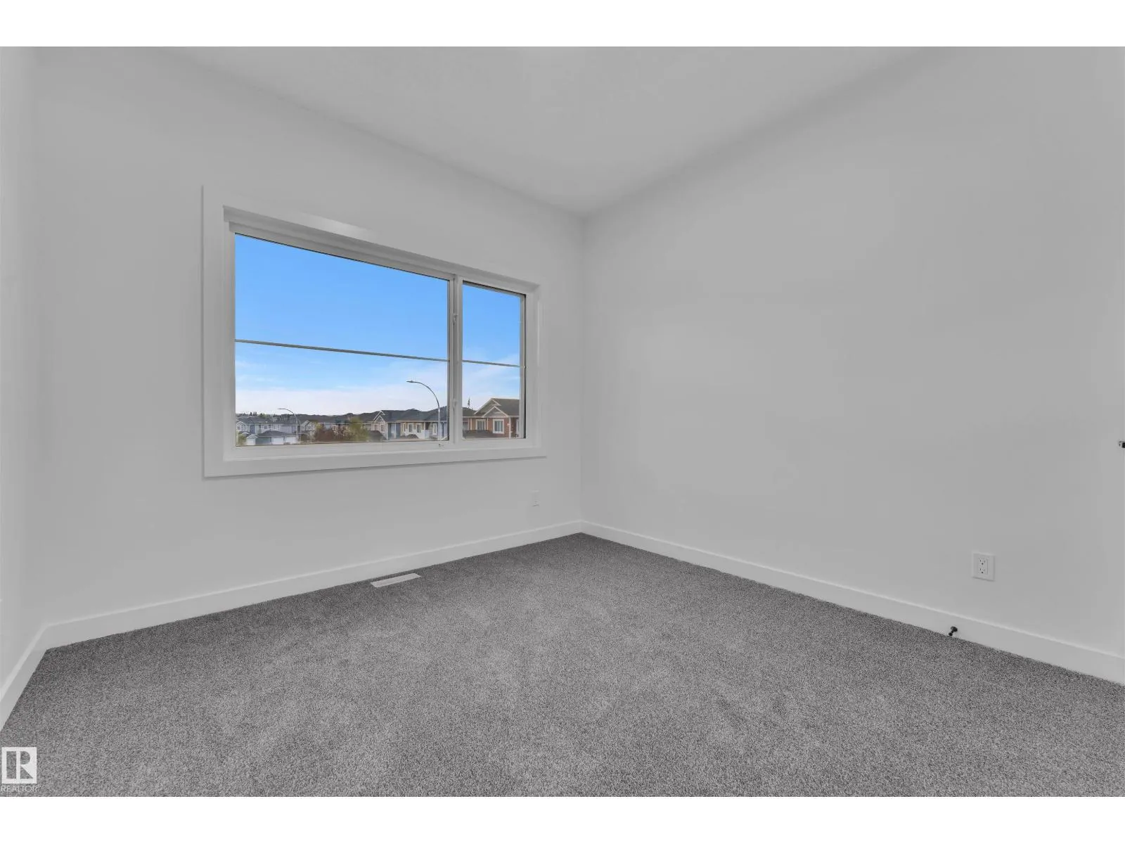 48 HAZELWOOD LN