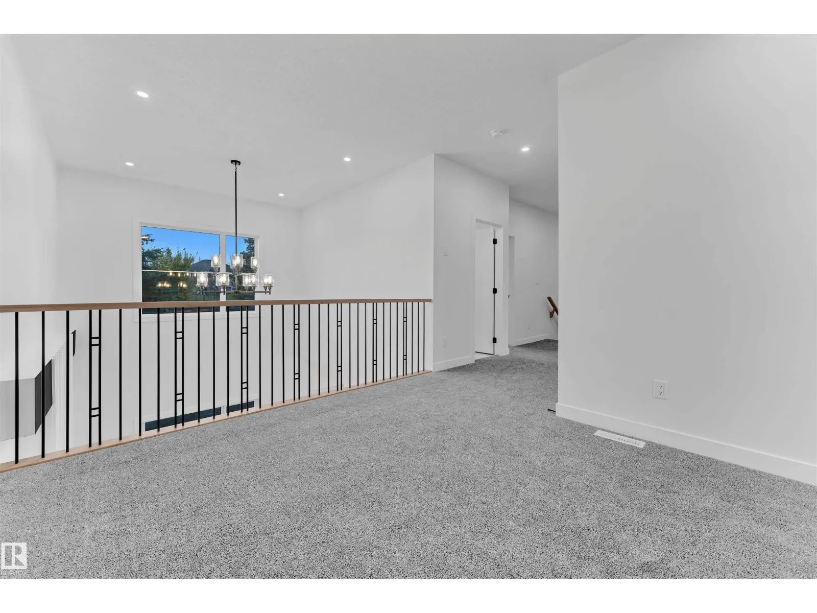 48 HAZELWOOD LN