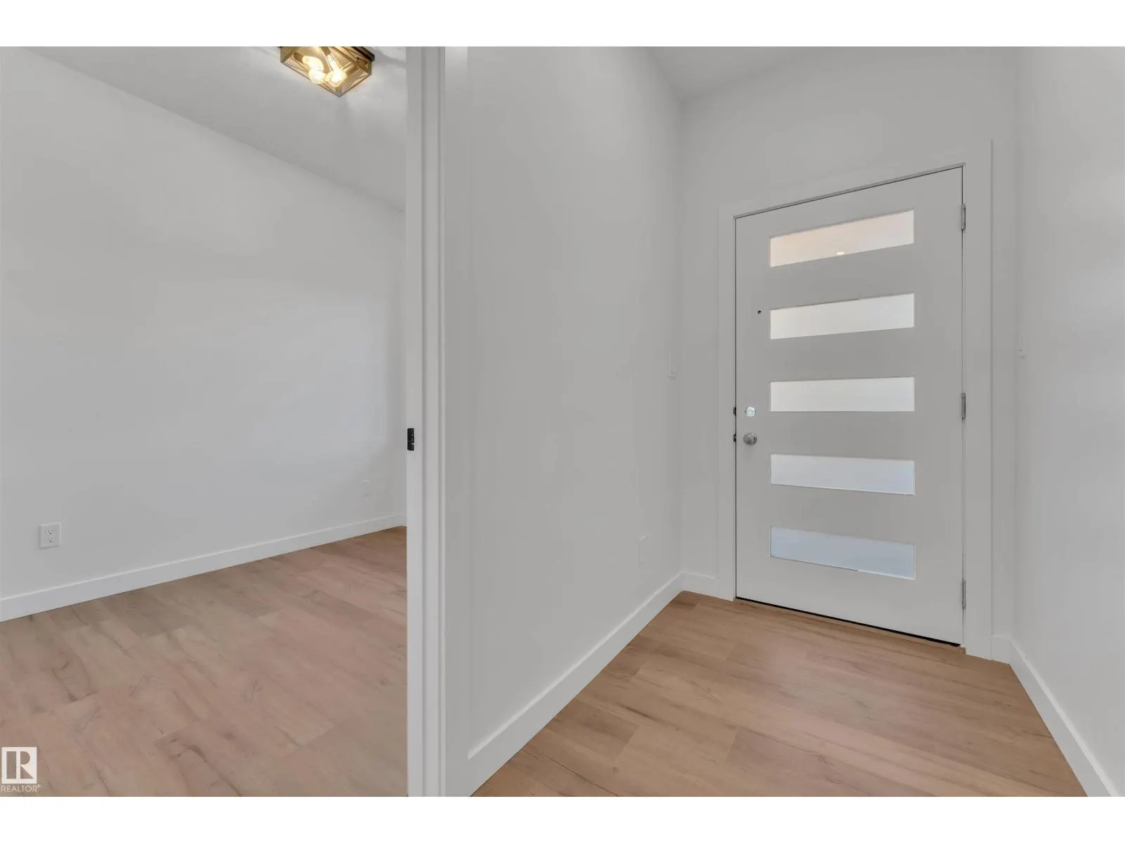 48 HAZELWOOD LN