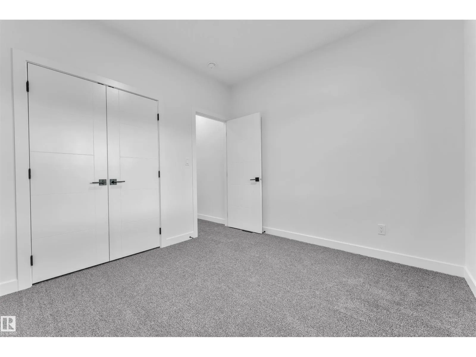48 HAZELWOOD LN