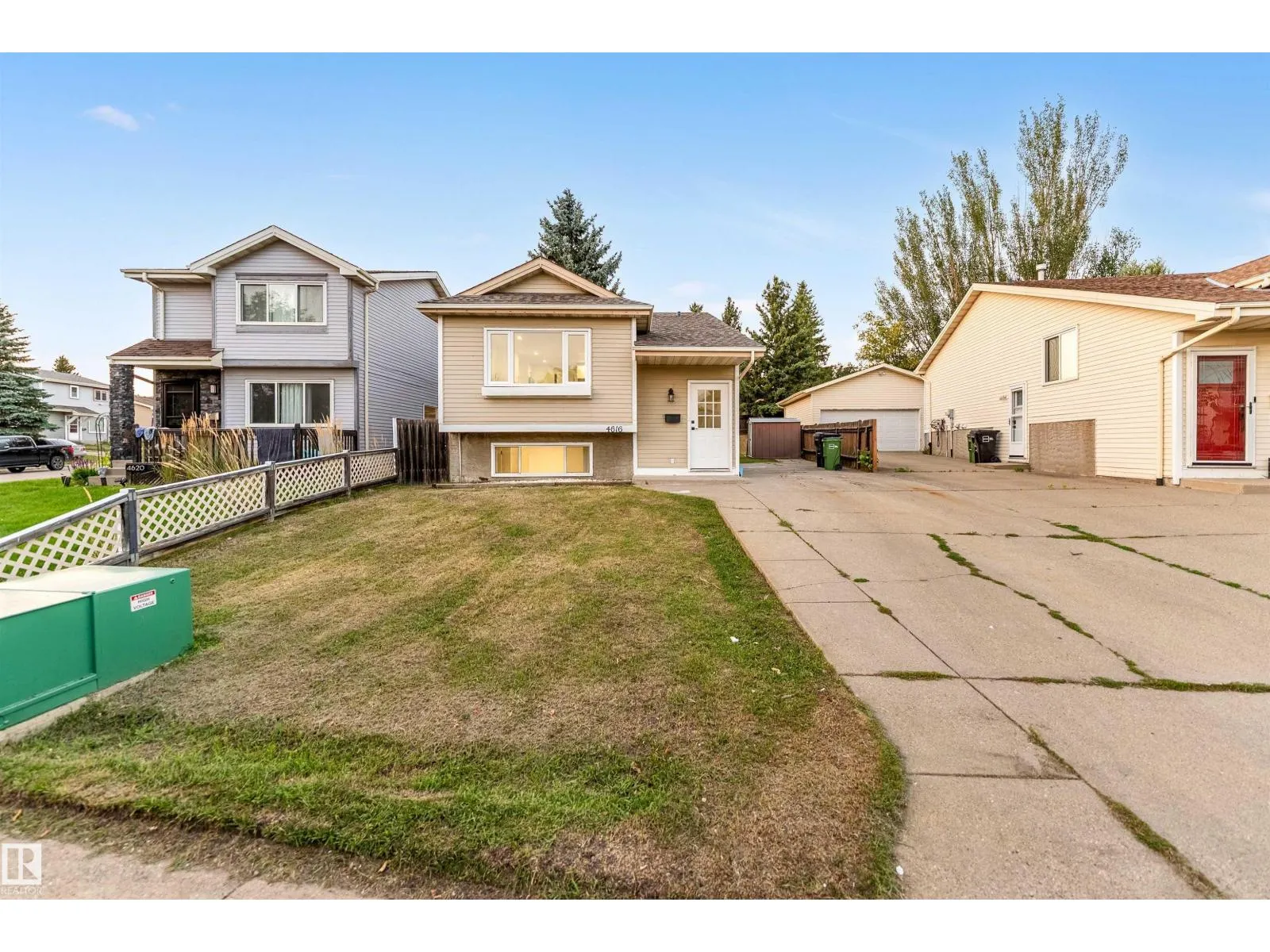 4616 32 AV NW