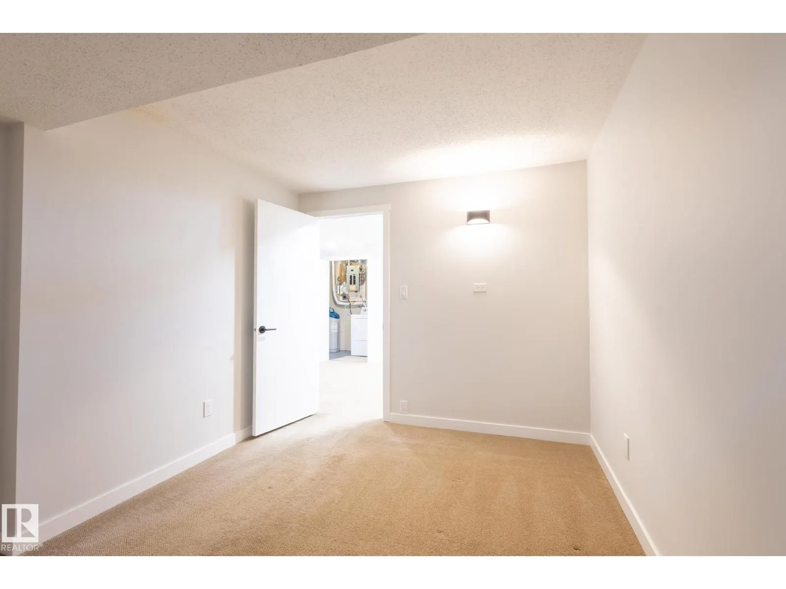 14035 121 ST NW