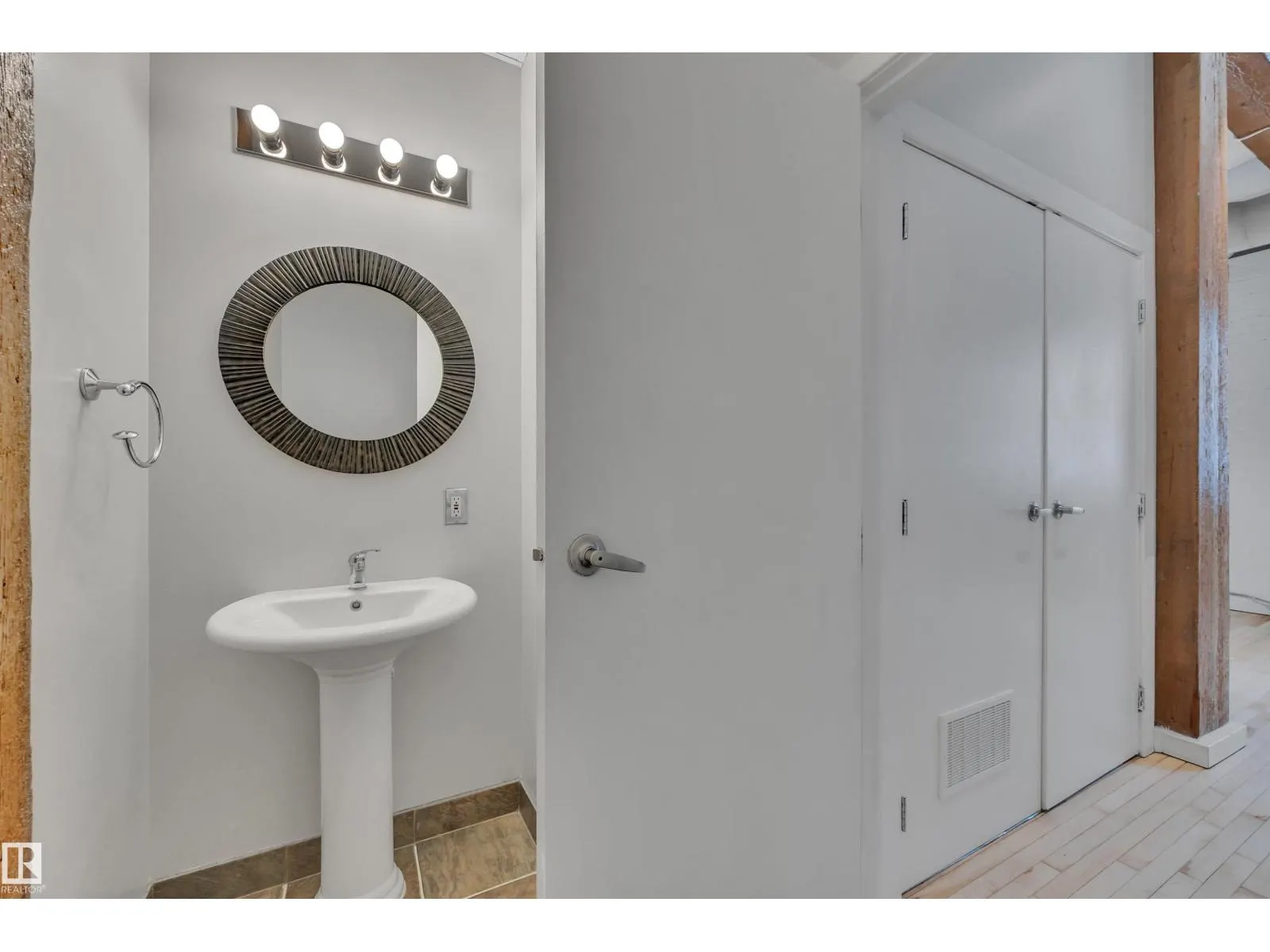 #102 10169 104 ST NW