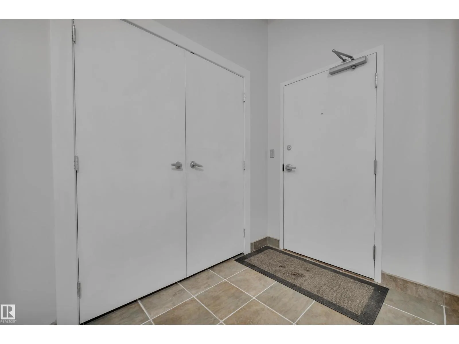 #102 10169 104 ST NW