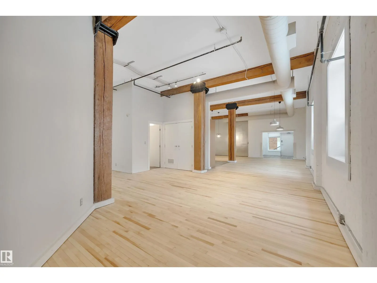 #102 10169 104 ST NW