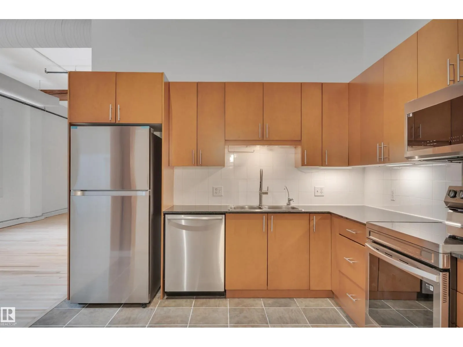 #102 10169 104 ST NW