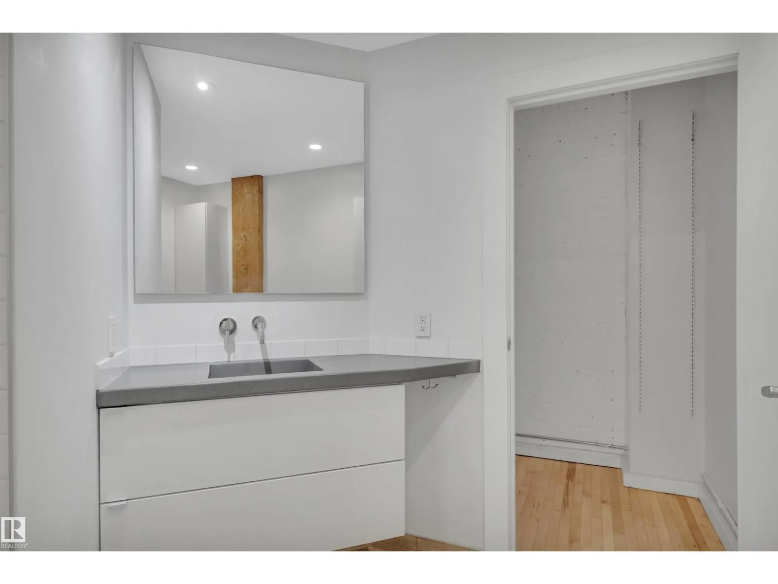 #102 10169 104 ST NW