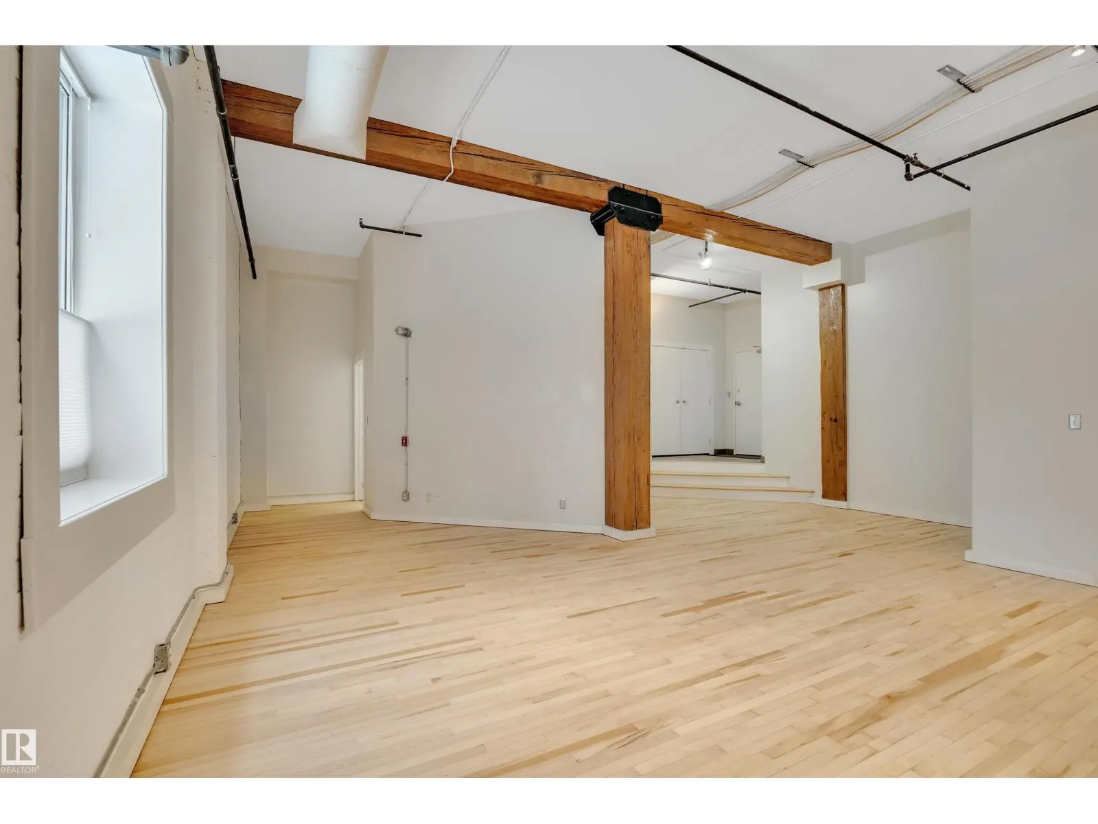 #102 10169 104 ST NW