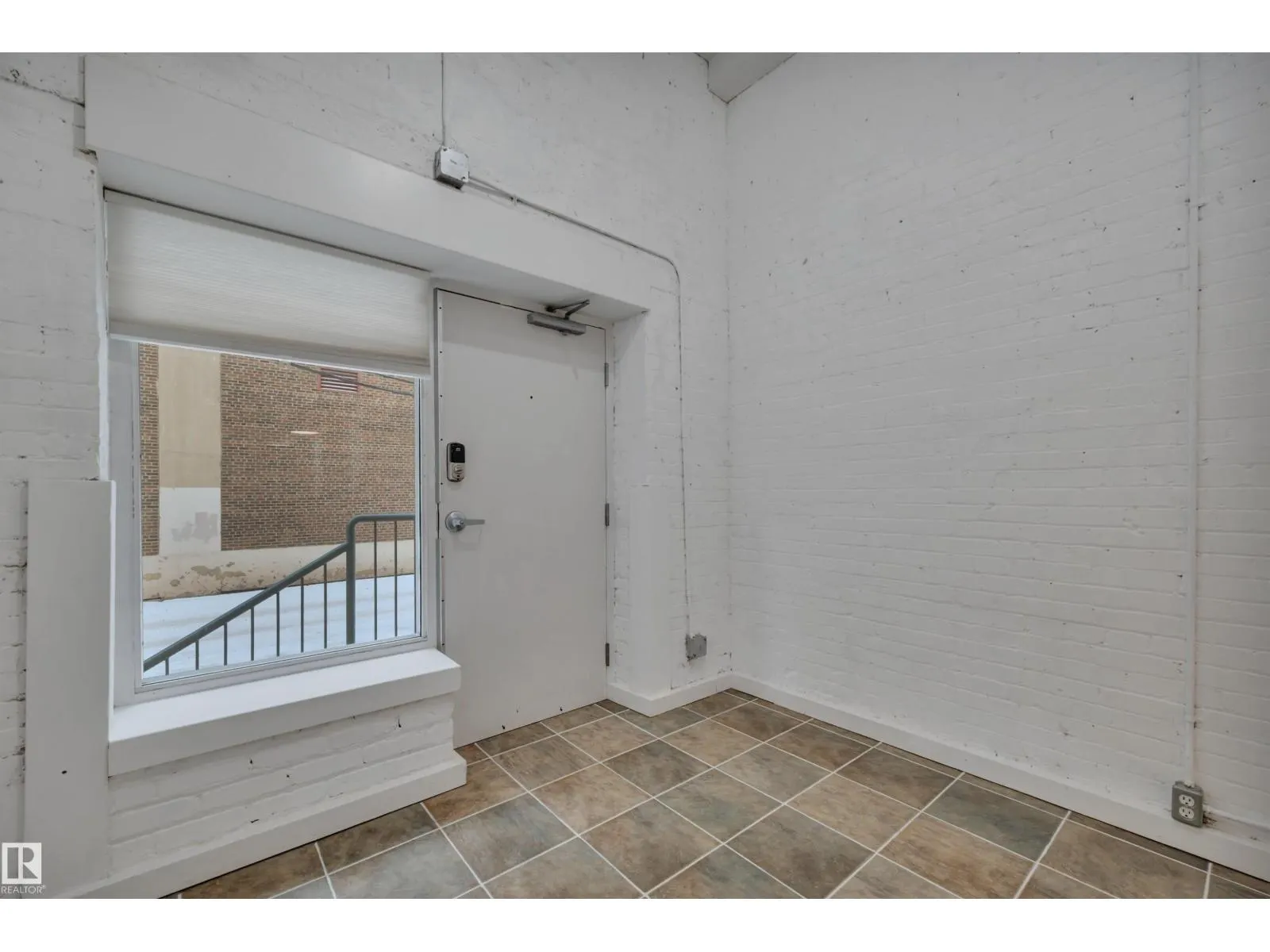 #102 10169 104 ST NW