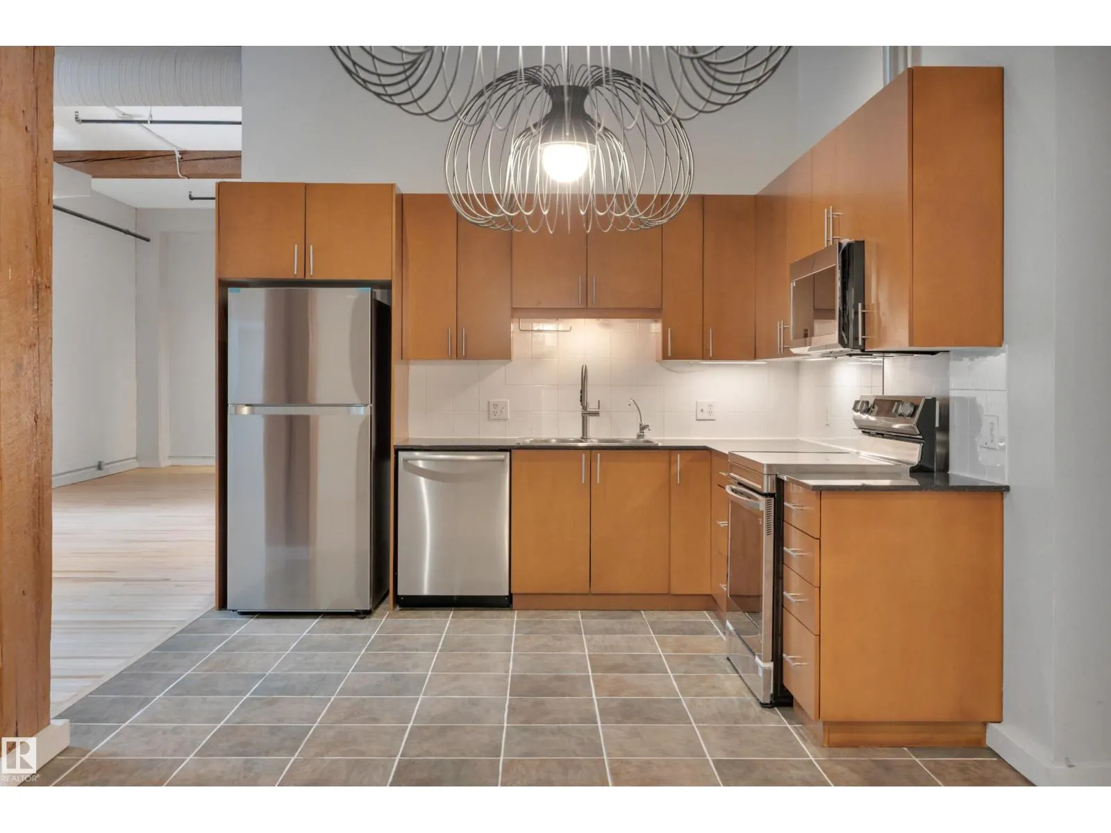 #102 10169 104 ST NW