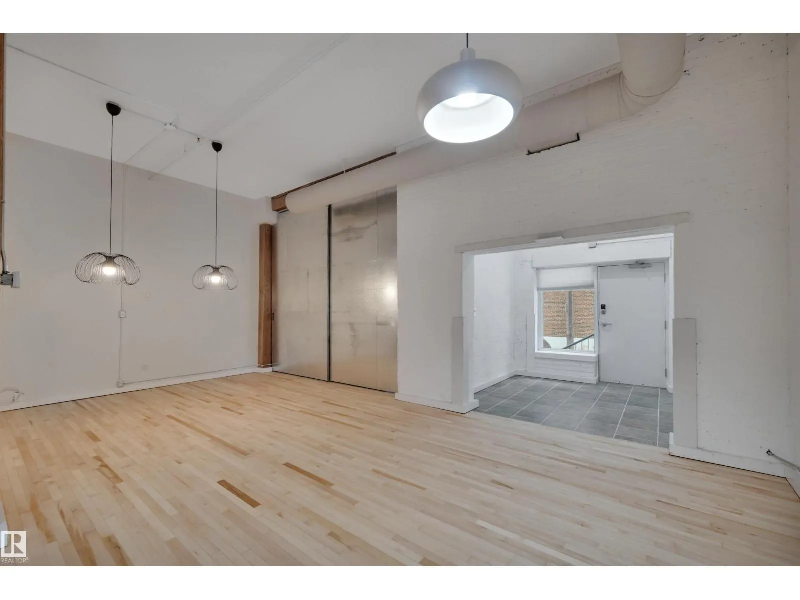 #102 10169 104 ST NW
