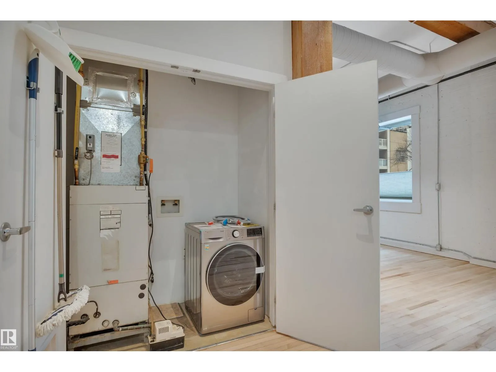#102 10169 104 ST NW