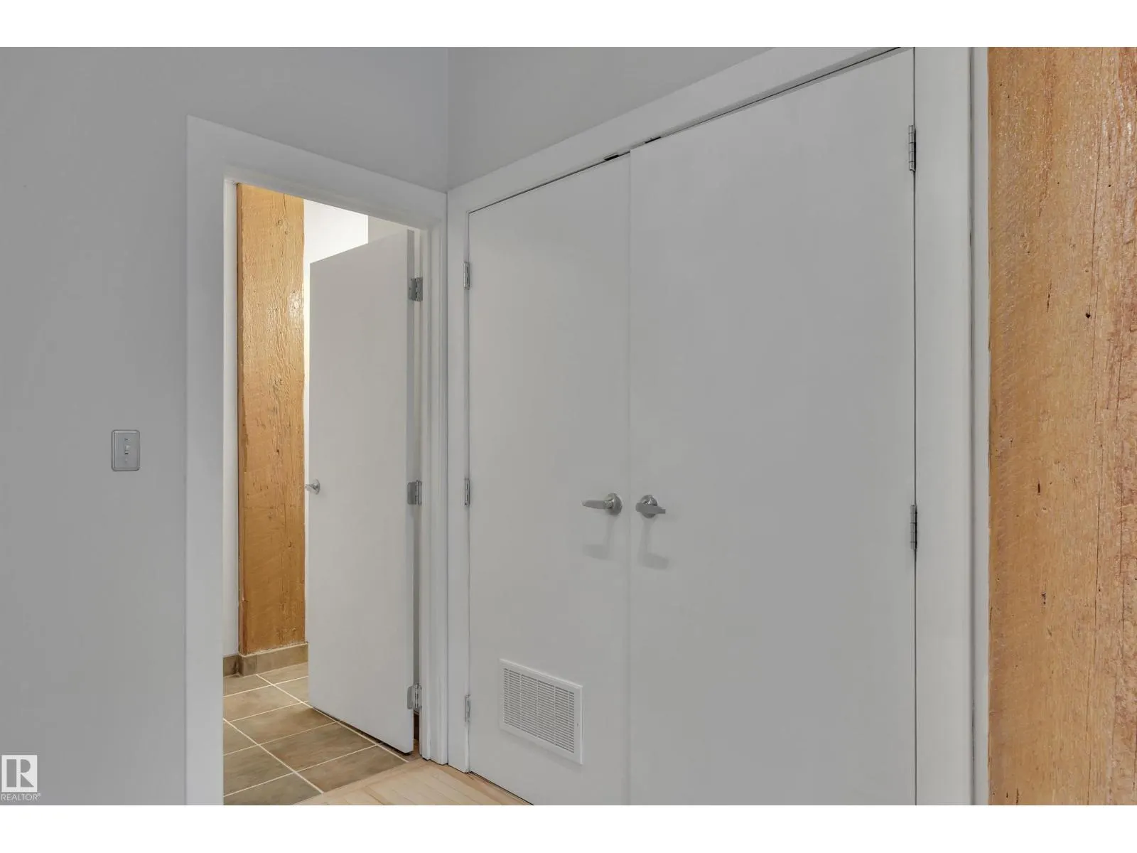 #102 10169 104 ST NW