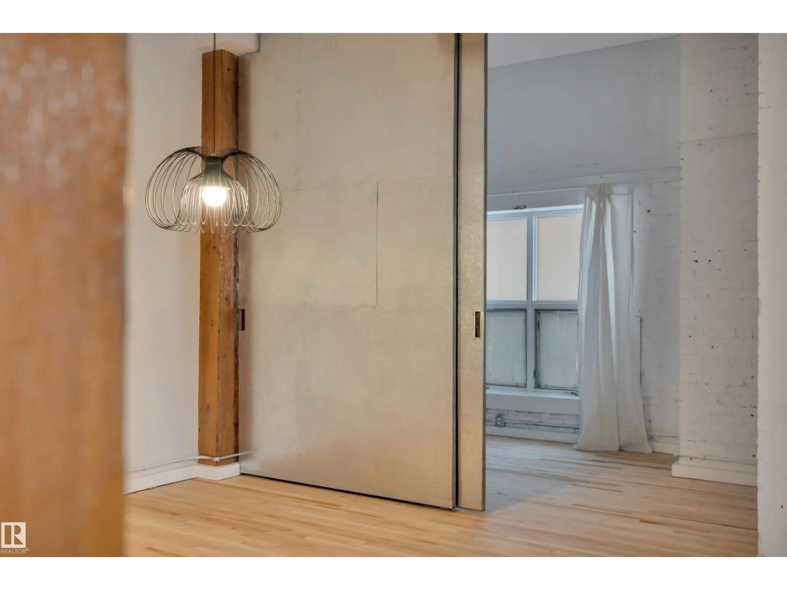 #102 10169 104 ST NW