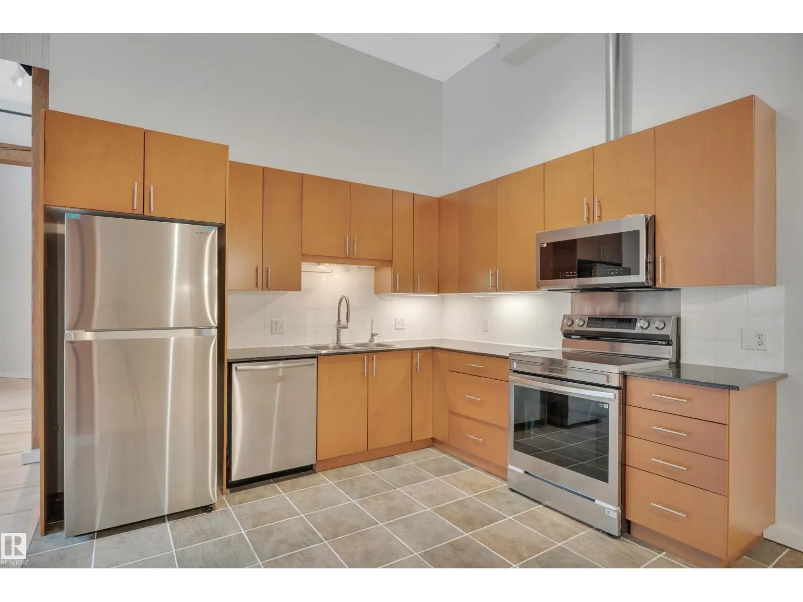 #102 10169 104 ST NW