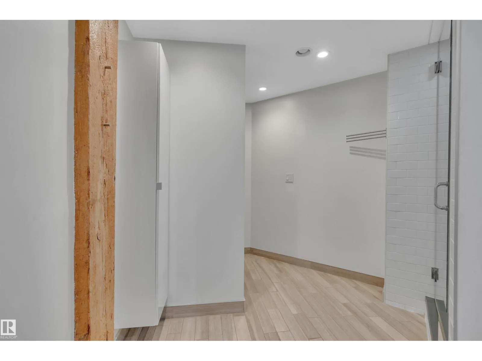 #102 10169 104 ST NW