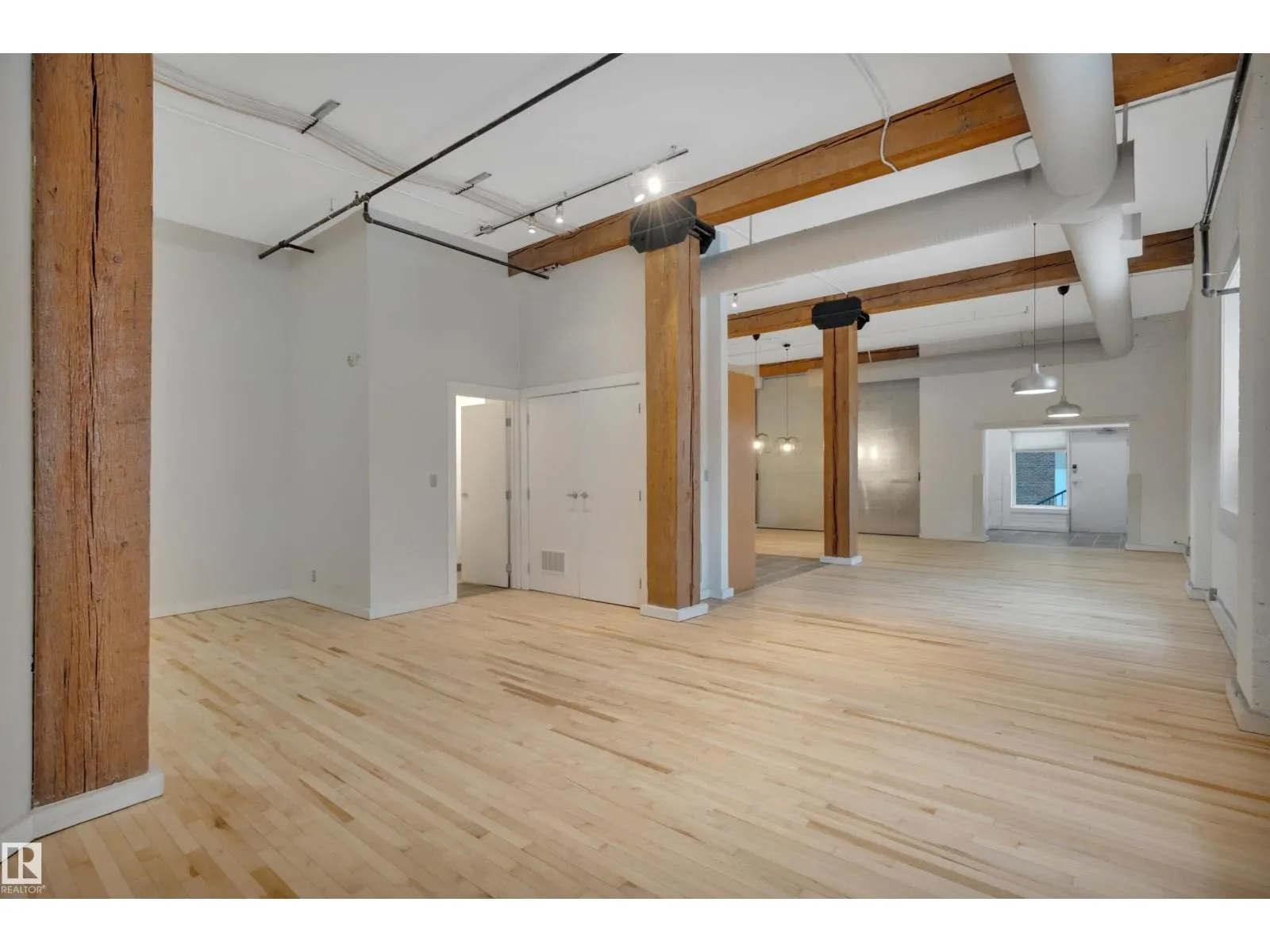 #102 10169 104 ST NW