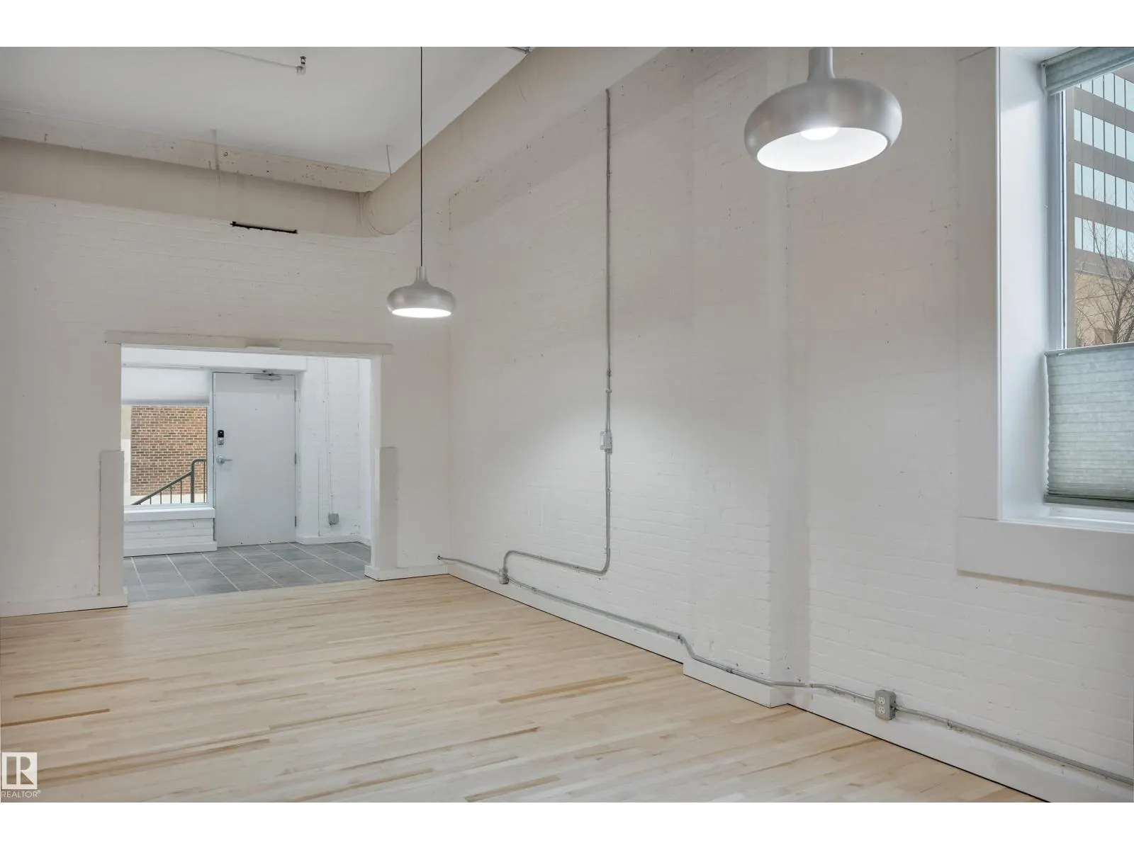 #102 10169 104 ST NW